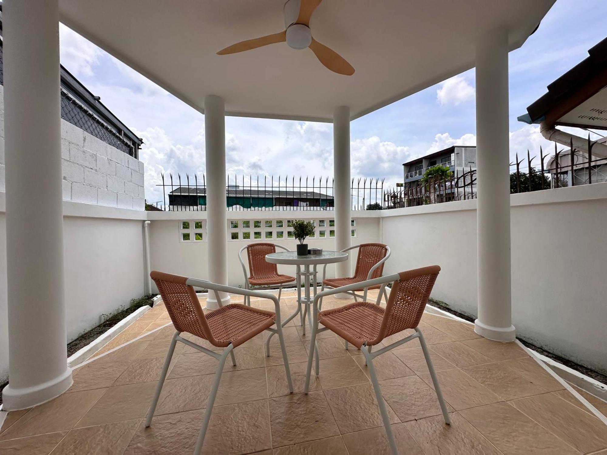Home Living 8 At Hat Yai Ban Kho Hong Екстер'єр фото